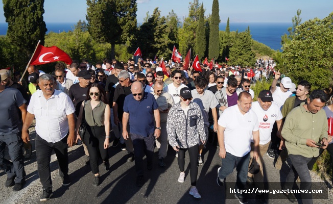 Özdağ, Çanakkale'de "Zafer Yürüyüşü"ndeydi