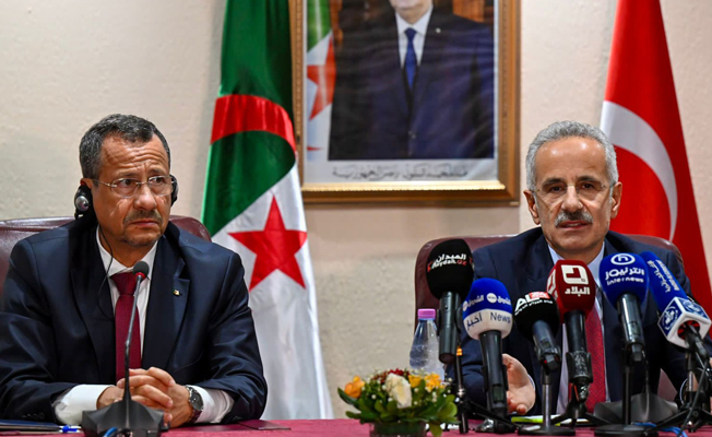 Ulaştırma Bakanı Cezayirli iş insanlarıyla görüştü