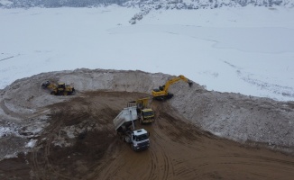 Çorum’da 2 bin kamyon kar baraja taşındı