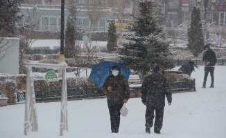 Erzurum’da kış geri döndü