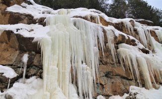 Zigana Dağı’nda devasa buz sarkıtları