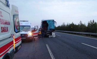 Yolcu otobüsü TIR'la çarpıştı: 10 yaralı