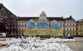 Kiev Prensesi'nin heykeli kum torbalarıyla kapatıldı