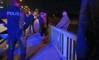 Kız arkadaşı ile tartışıp köprüye çıktı!